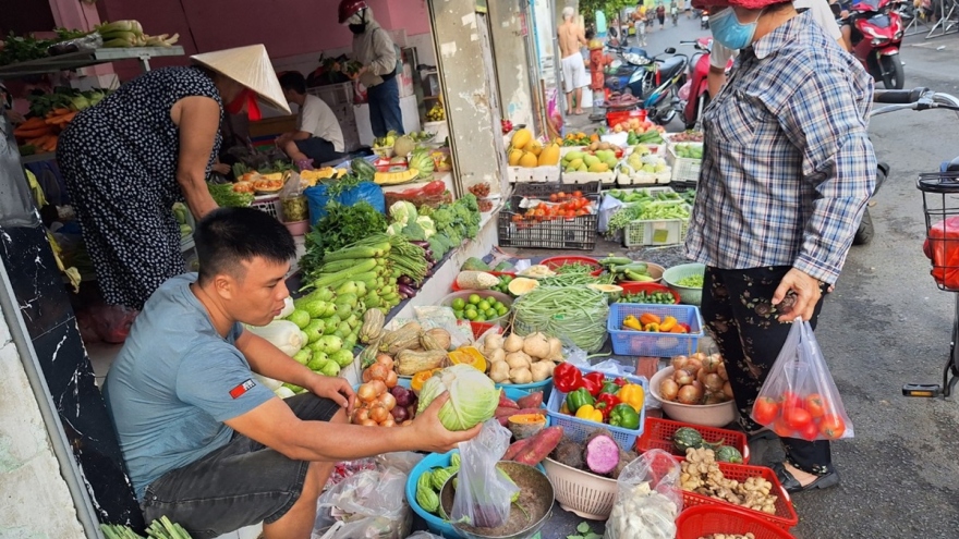 Giá thực phẩm tươi sống ở chợ truyền thống tại TP.HCM tăng cao