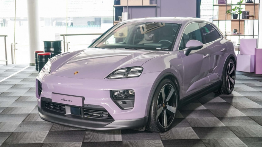 Nhá hàng Porsche Macan EV 2024