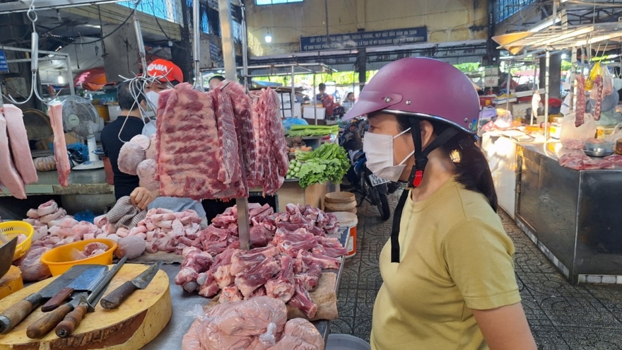 Nguồn cung giảm, giá thịt heo ở chợ truyền thống tại TP.HCM tăng