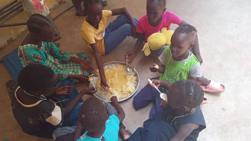 Nạn đói rình rập Sudan và cuộc di tản lớn nhất bị thế giới bỏ quên