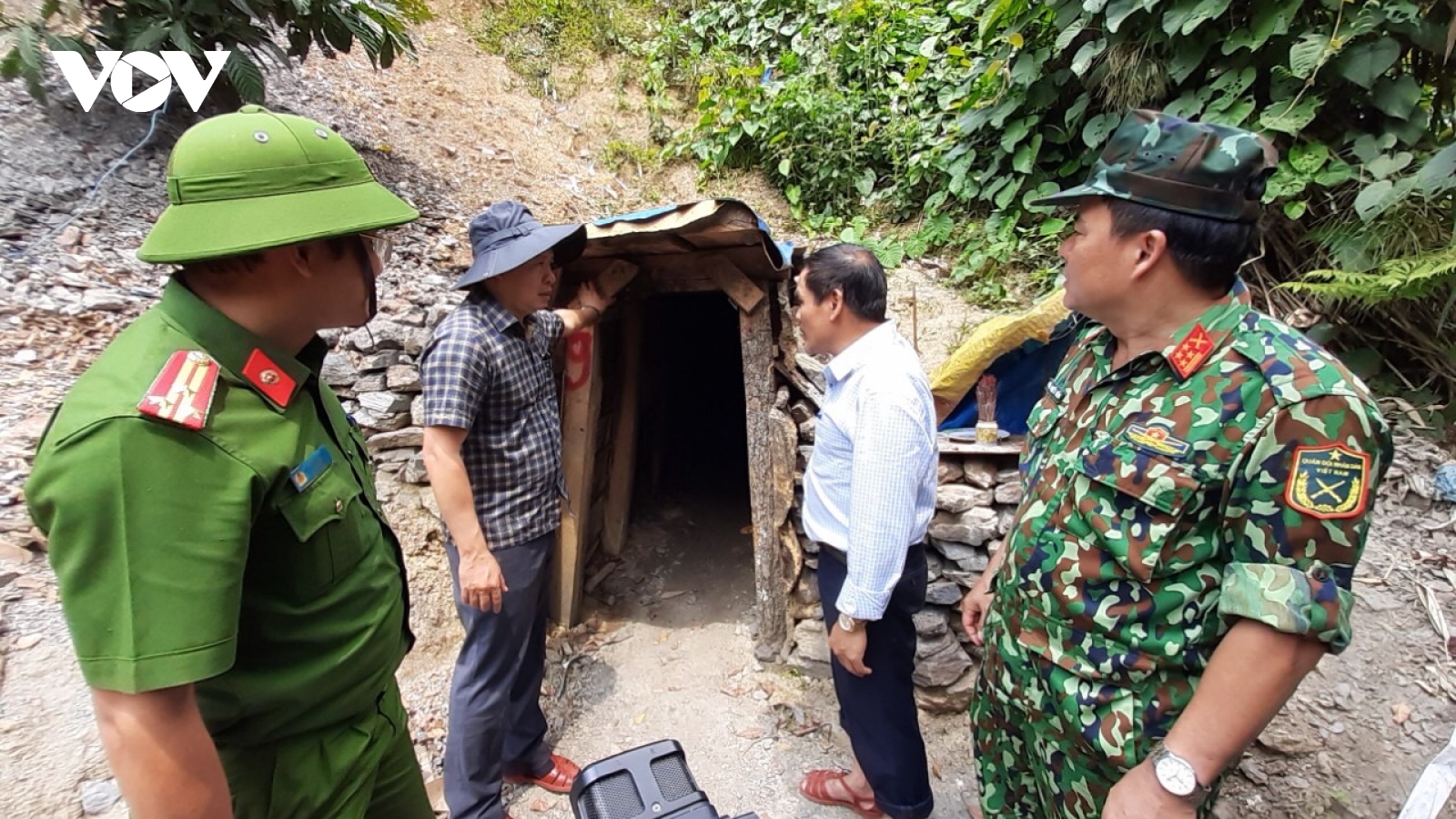 Quảng Nam chuẩn bị đánh sập các hầm vàng trong Vườn Quốc gia Sông Thanh