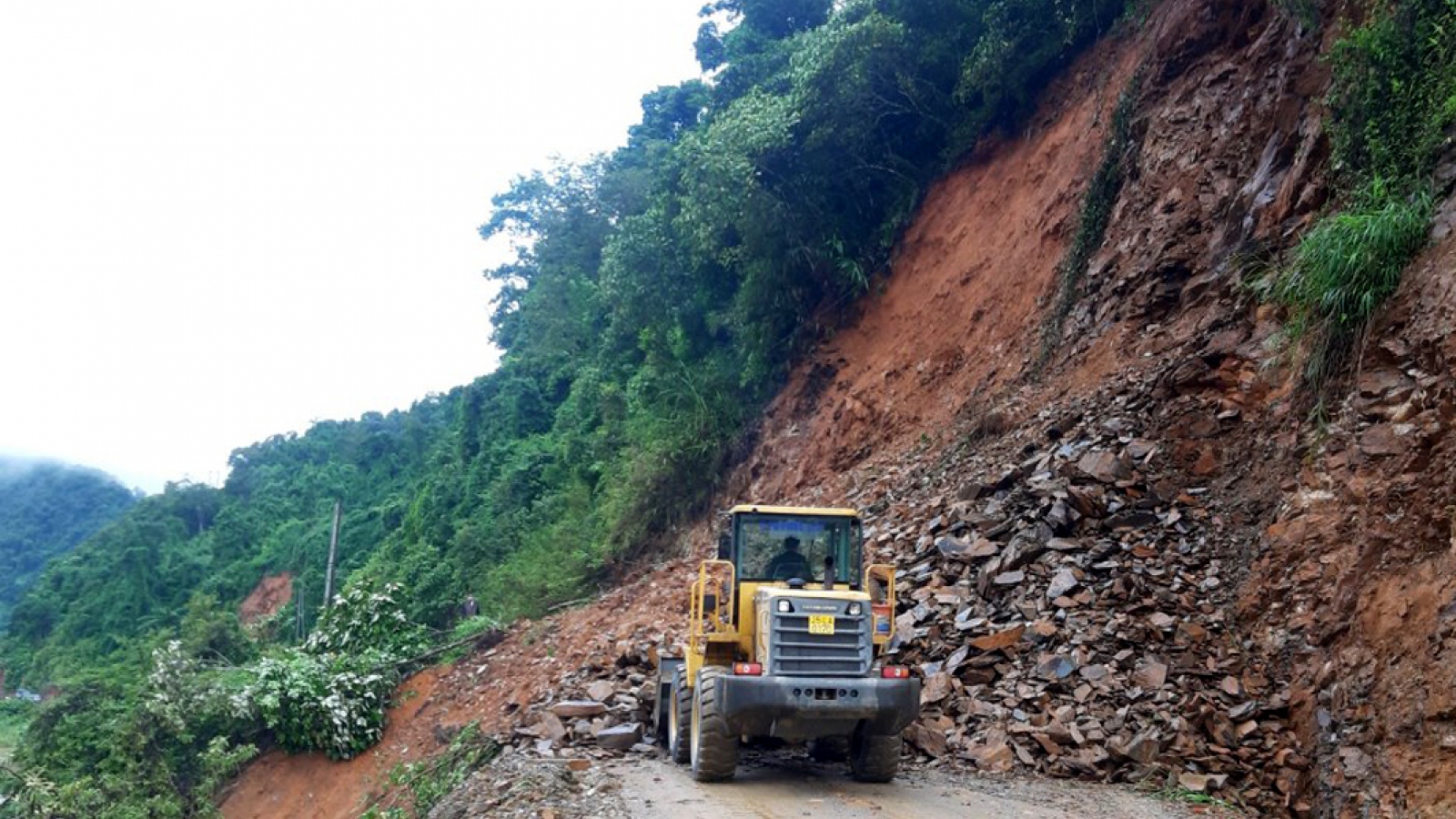 Mưa kéo dài gây sạt lở tại 60 vị trí trên các tuyến giao thông ở Lai Châu