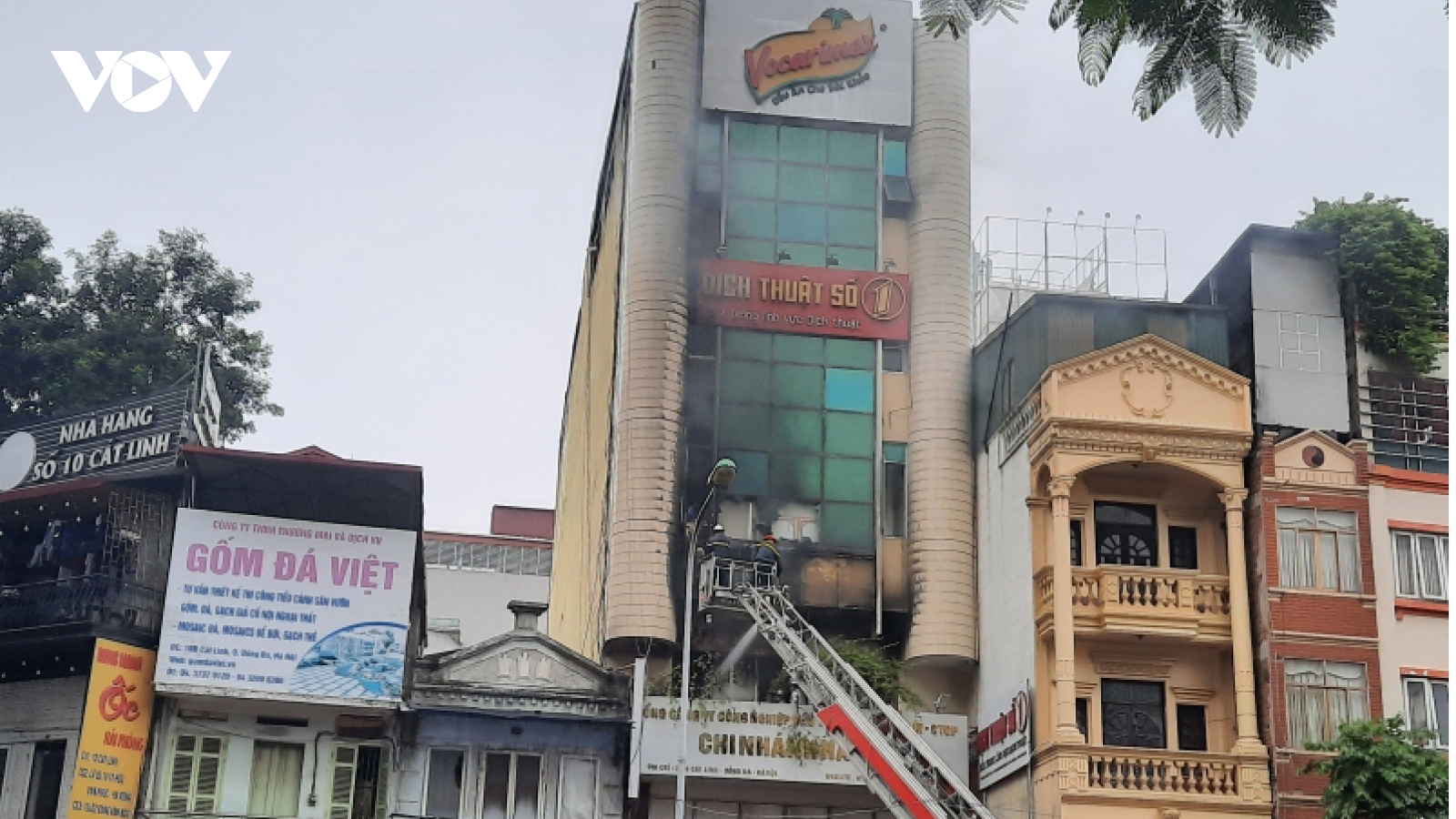 Cháy tòa nhà văn phòng cho thuê trên phố Cát Linh (Hà Nội)