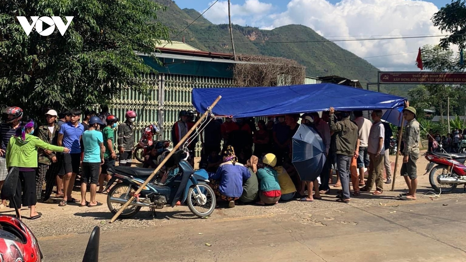 Văng khỏi xe đưa đón, 4 học sinh ở Sơn La thương vong