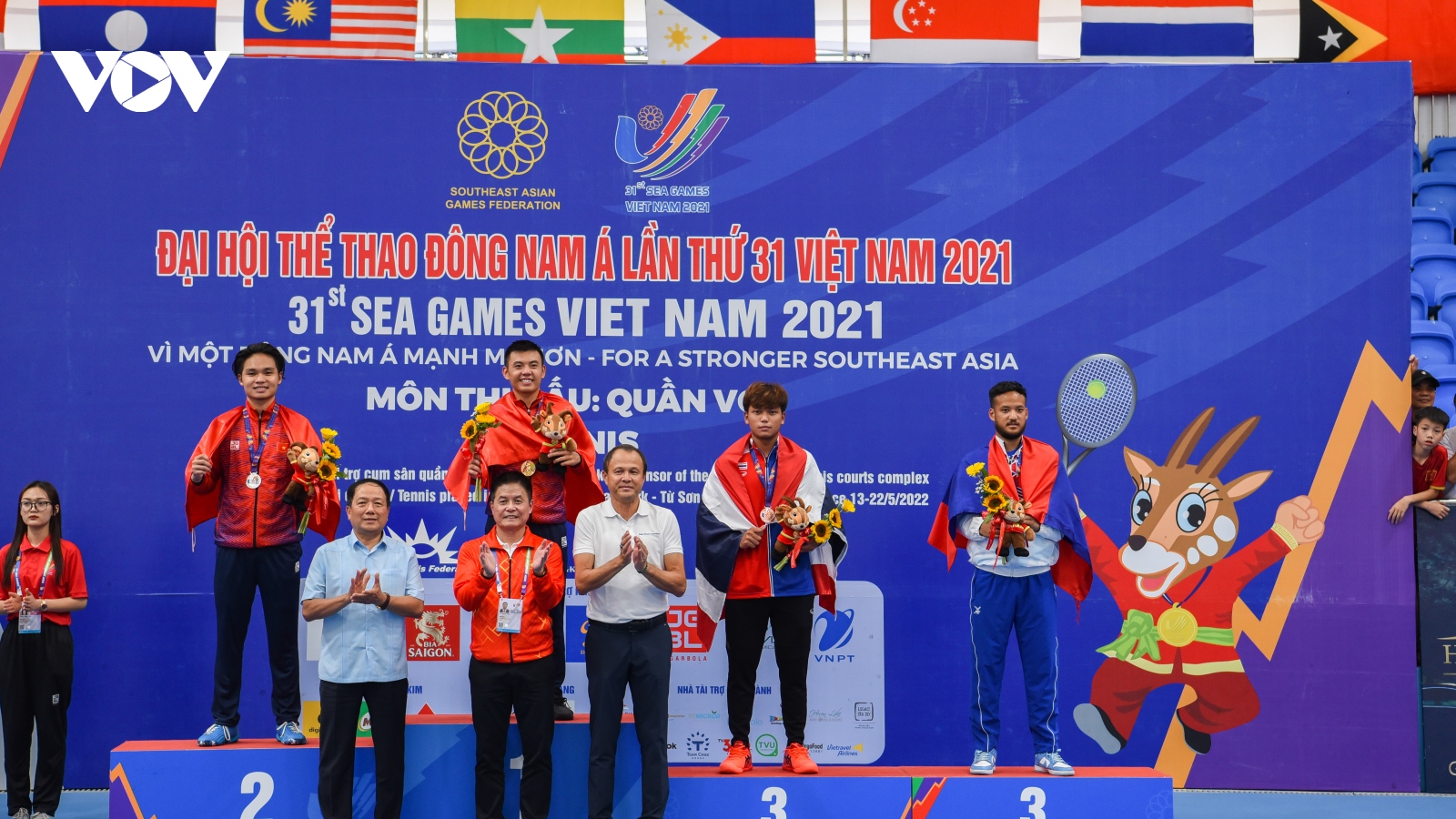 Lý Hoàng Nam bảo vệ thành công HCV đơn nam quần vợt SEA Games 31