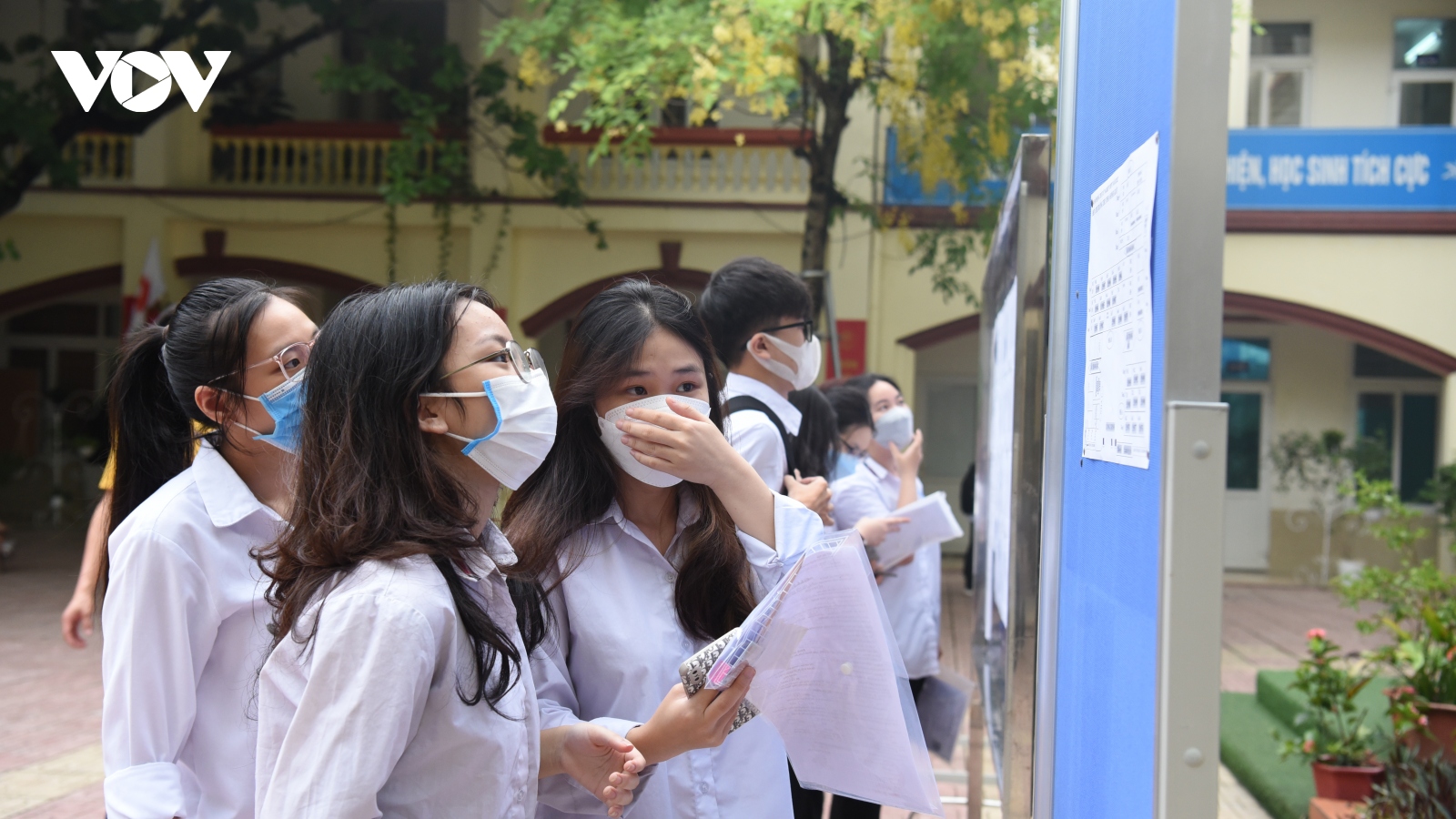 Thí sinh thi tốt nghiệp THPT: "Có lúc em muốn từ bỏ vì quá mệt mỏi"