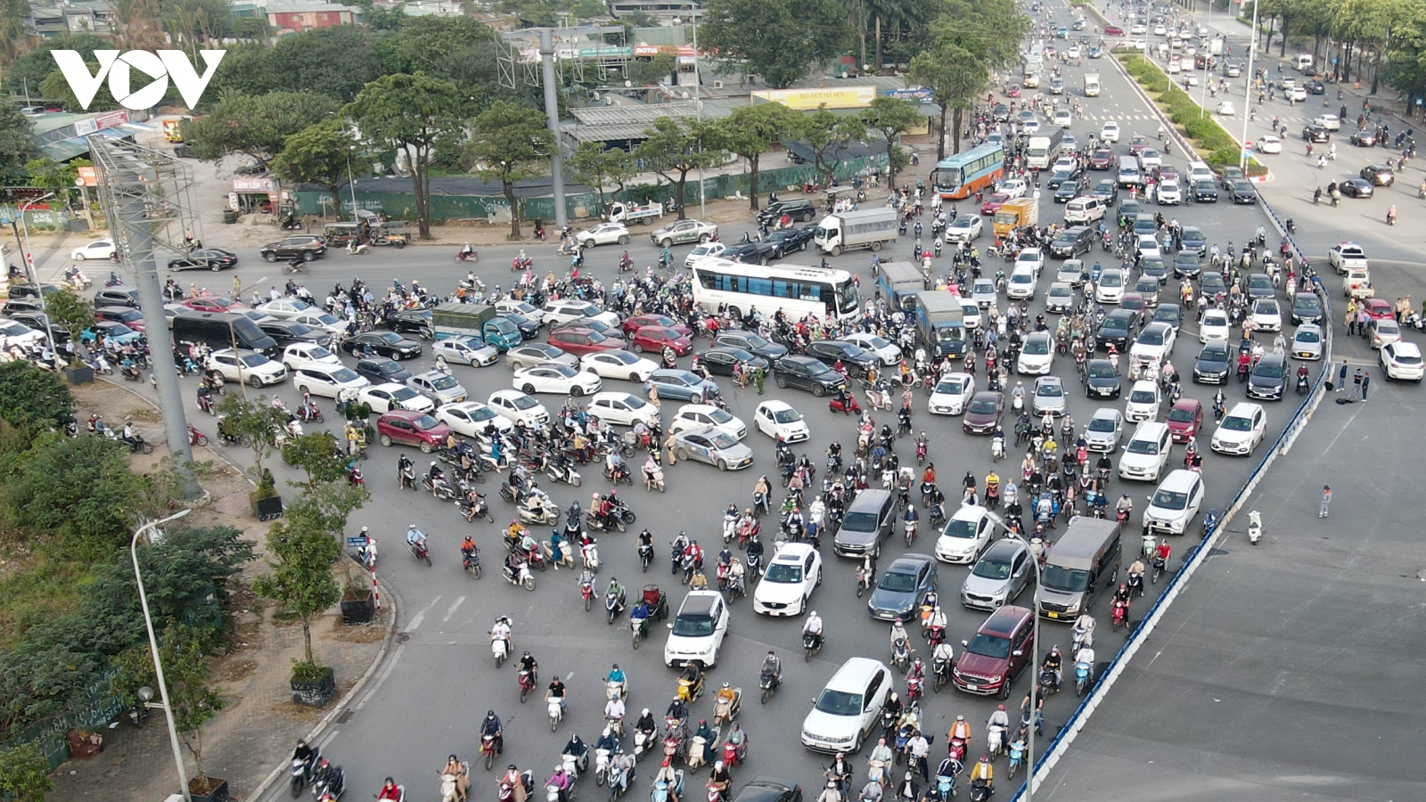 Thí điểm phân luồng nút giao Mễ Trì-Lê Quang Đạo-Châu Văn Liêm, ùn ứ cục bộ do bỡ ngỡ