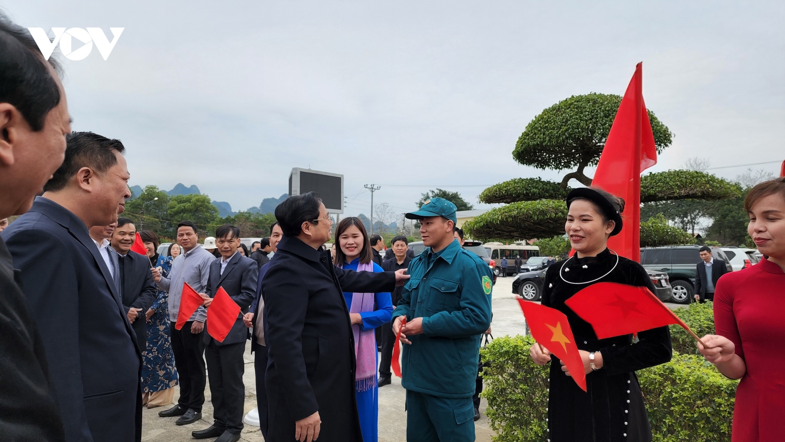 Thủ tướng Phạm Minh Chính chúc Tết đồng bào, chiến sĩ tỉnh Cao Bằng