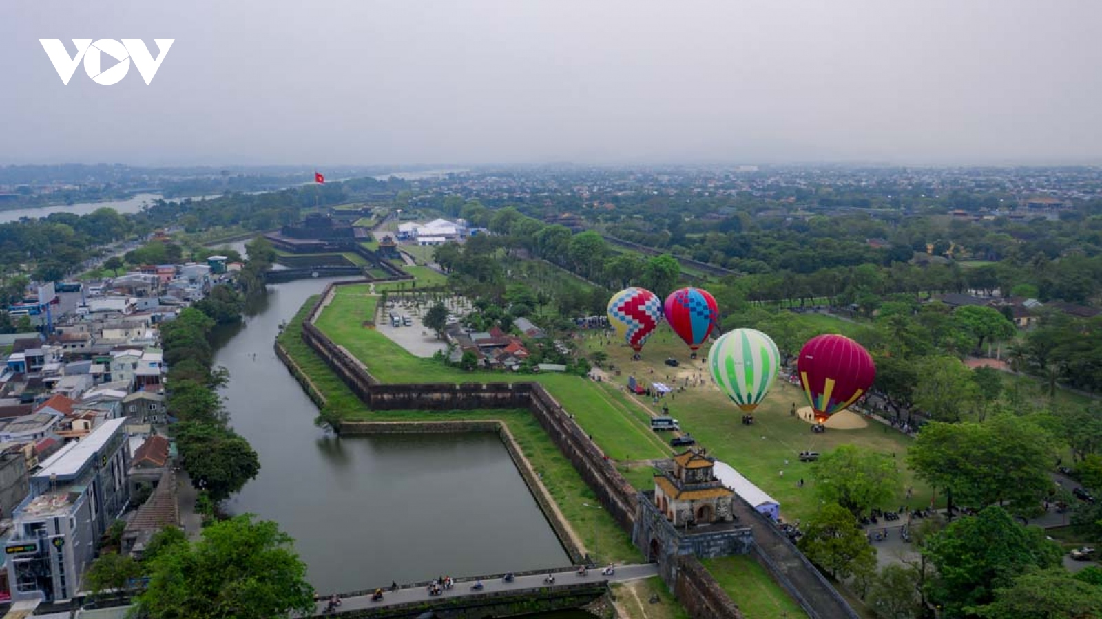 Chiêm ngưỡng nét đẹp cố đô Huế từ khinh khí cầu