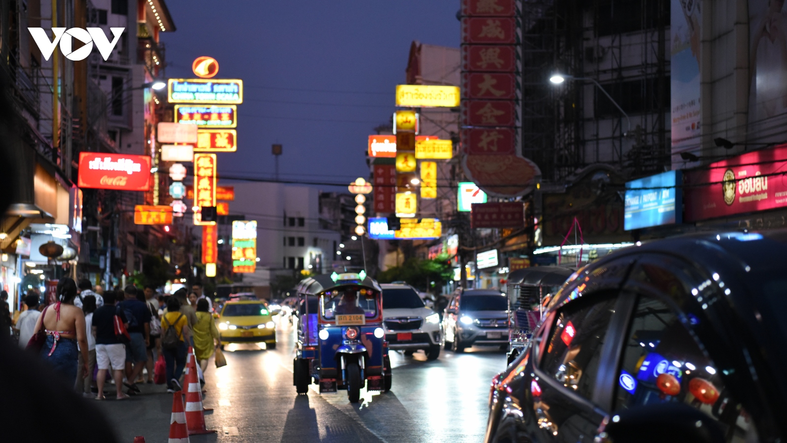 Nhộn nhịp phố ẩm thực người Hoa giữa lòng Bangkok