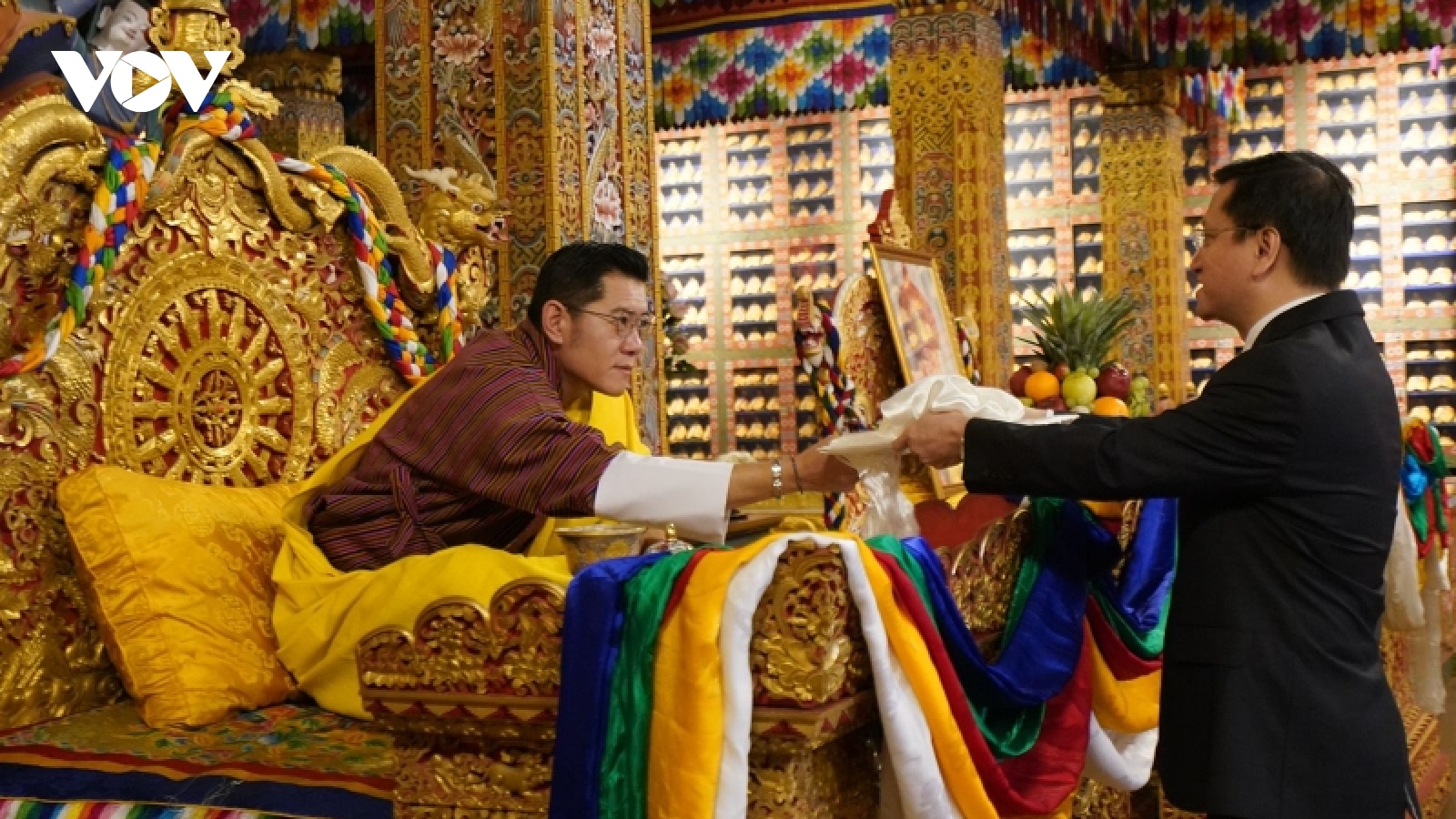 Đại sứ Nguyễn Thanh Hải trình Quốc thư lên Quốc vương Bhutan