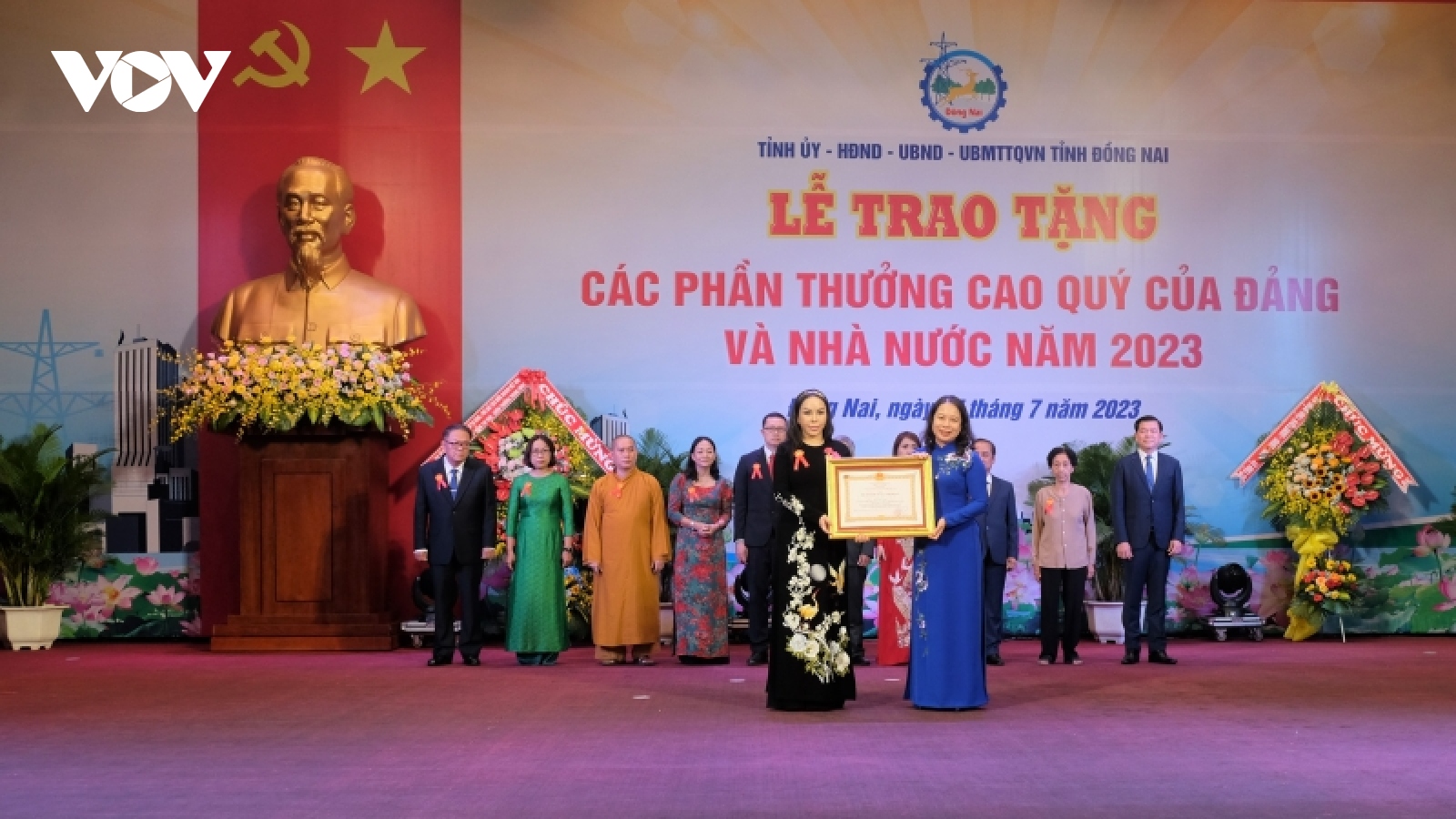 Phó Chủ tịch nước trao các phần thưởng cao quý tại Đồng Nai