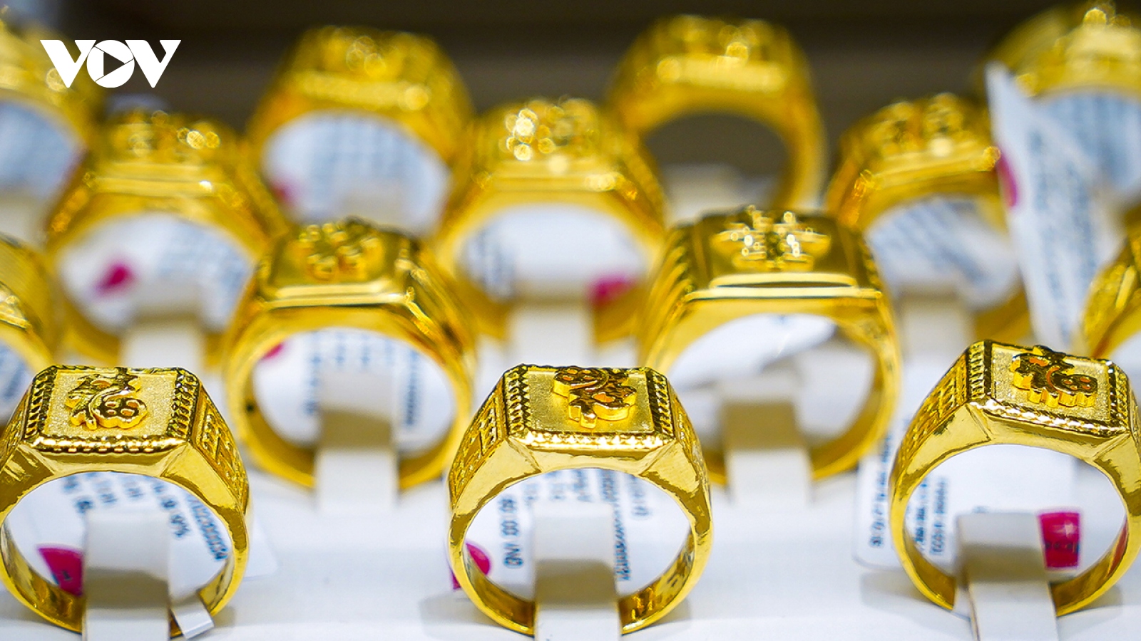 Giá vàng hôm nay 3/11: Vàng SJC giảm nhẹ, bán ra ở mức 70,65 triệu đồng/lượng