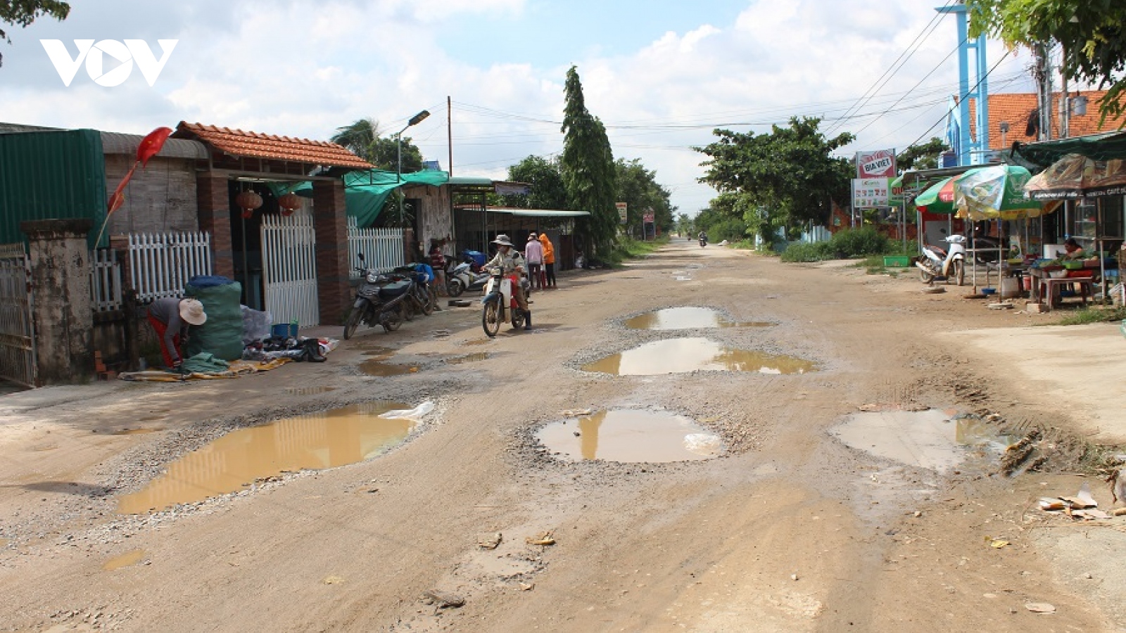 Mượn đường dân sinh thi công cao tốc, nhà thầu "lãng quên" lời hứa với dân