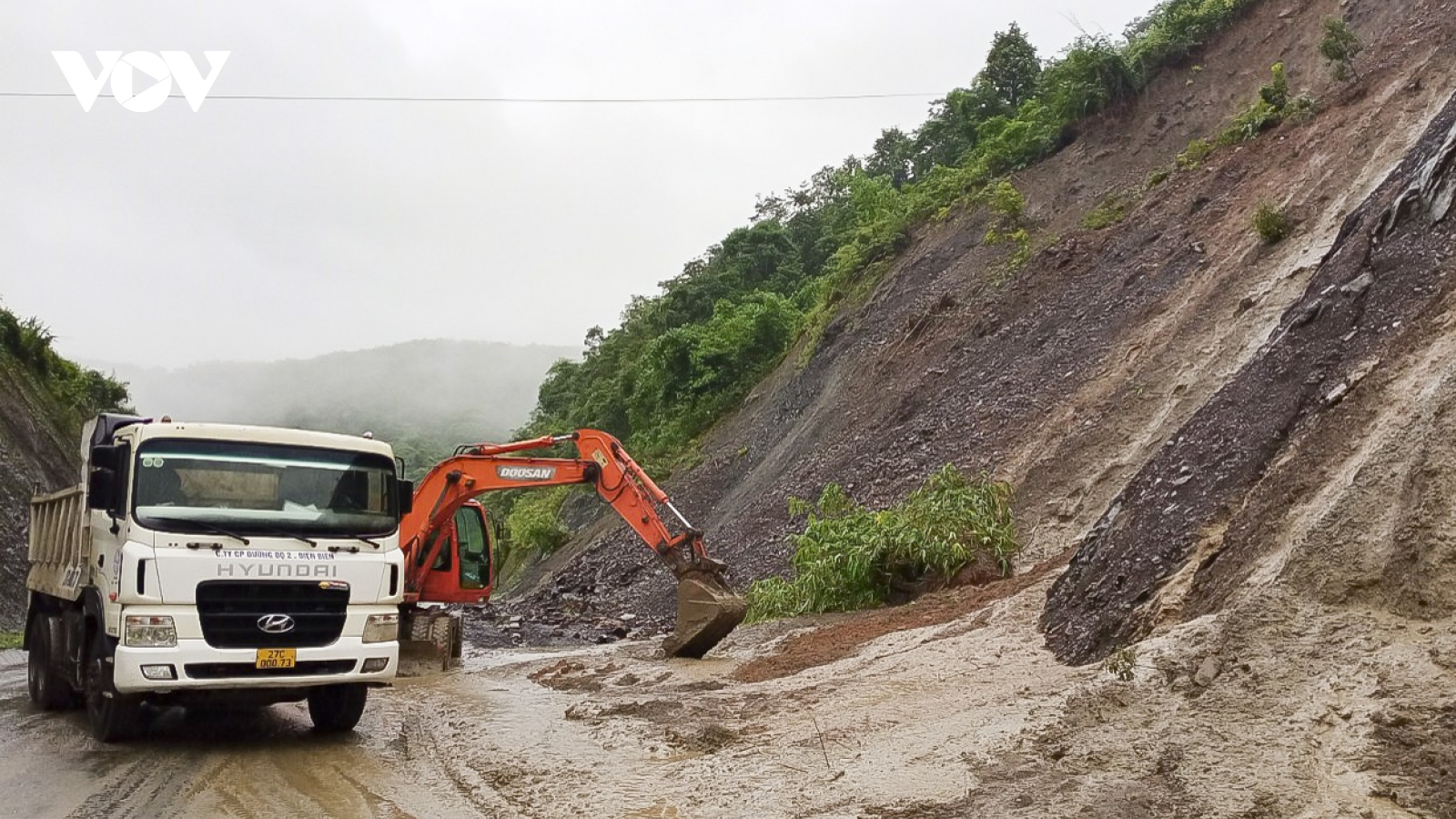 Tiếp tục xảy ra sạt lở trên nhiều tuyến giao thông ở Điện Biên