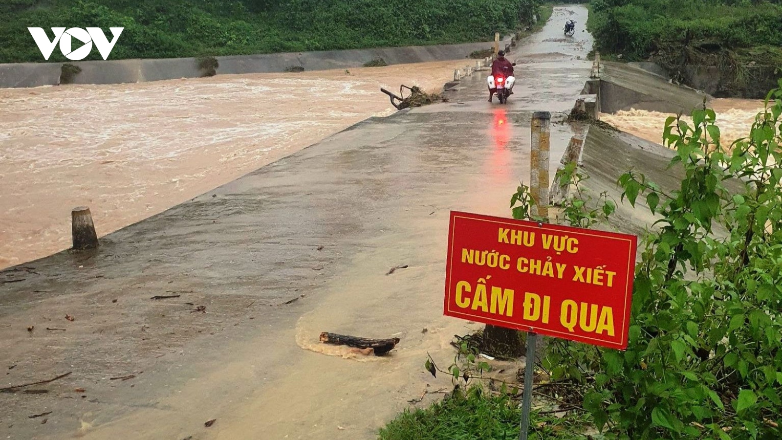 Một người đàn ông ở Thanh Hóa bị lũ cuốn khi đi đánh cá