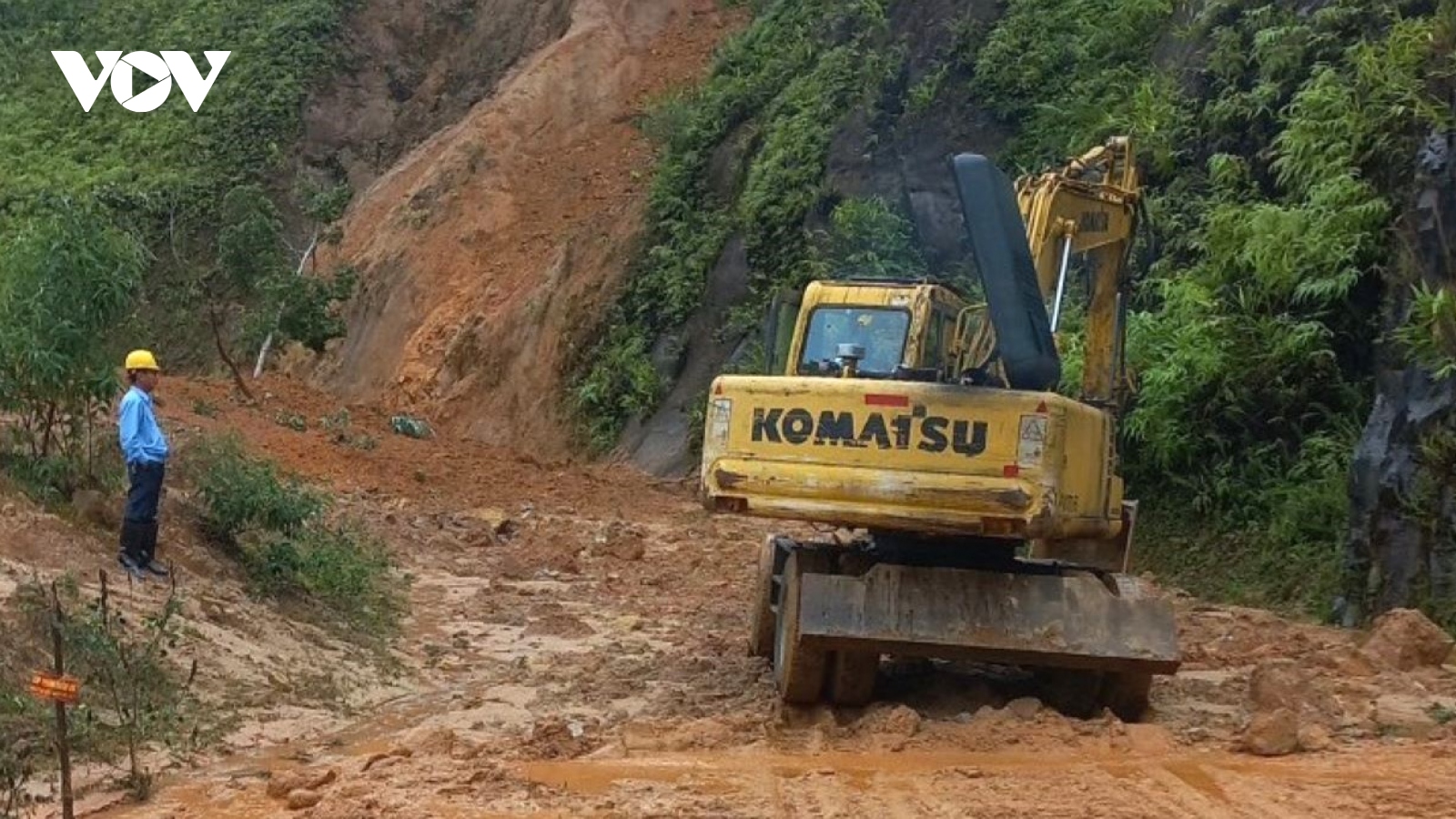 Thông tuyến điểm sạt lở đường Hồ Chí Minh qua địa bàn Thừa Thiên Huế