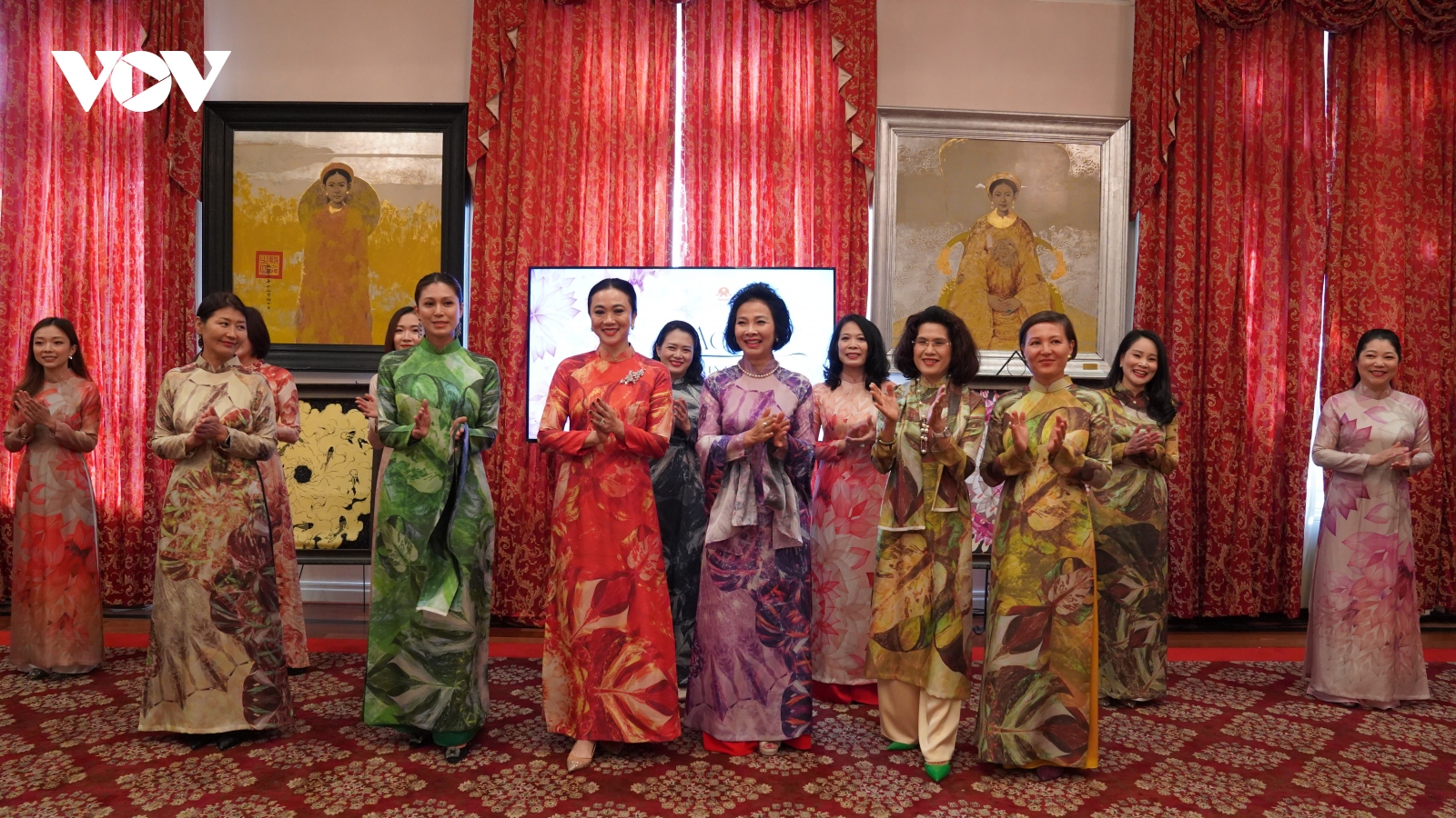 Giới thiệu tinh hoa Áo dài Việt tới bạn bè quốc tế tại Mỹ