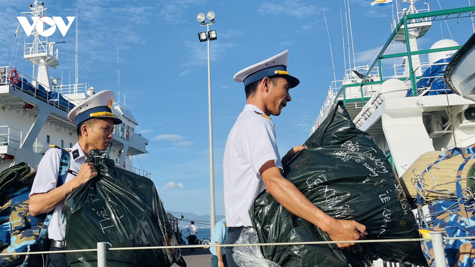 Xuất quân thăm, chúc Tết quân và dân huyện đảo Trường Sa