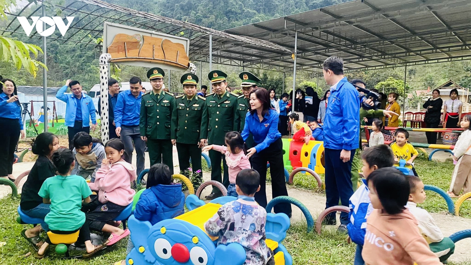 Sôi nổi các hoạt động “Tháng ba biên giới”