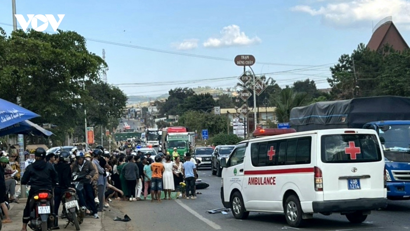 Xe cứu thương va chạm xe máy khiến 1 người chết tại chỗ