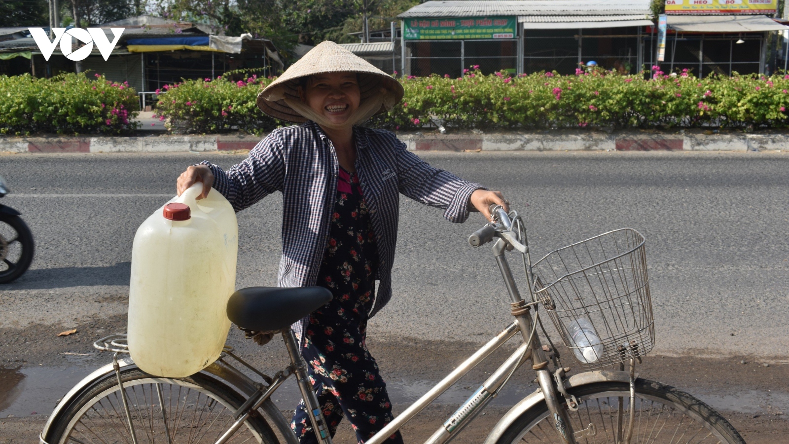 Người dân Bến Tre bất đắc dĩ phải sử dụng nước mặn trong sinh hoạt