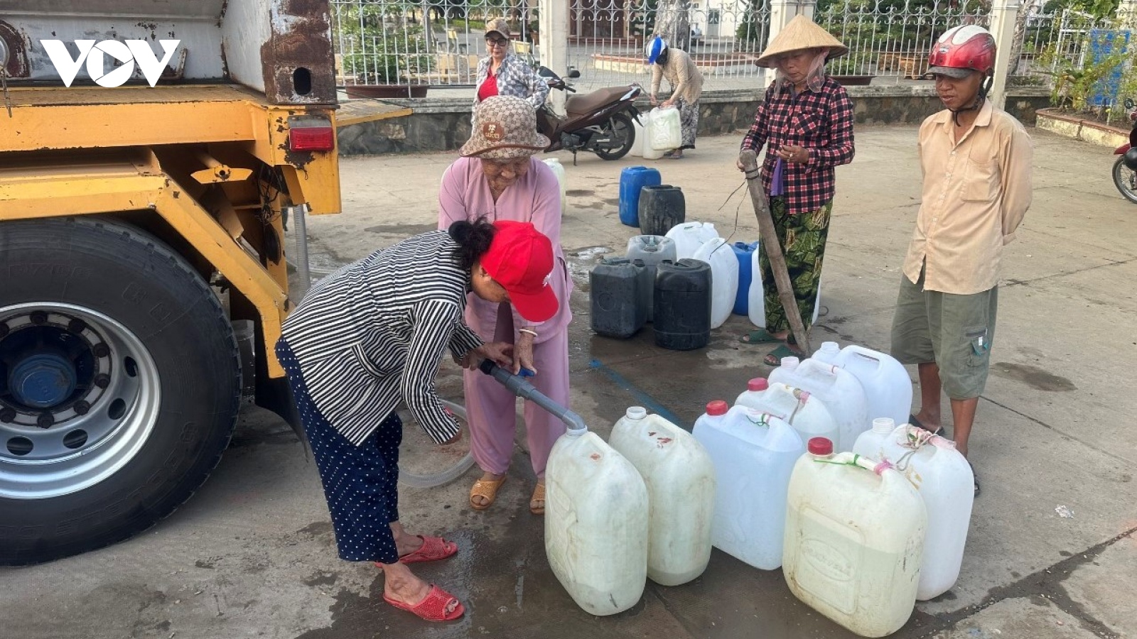 Đưa nước ngọt đến người dân vùng cù lao, ven biển ở Tiền Giang