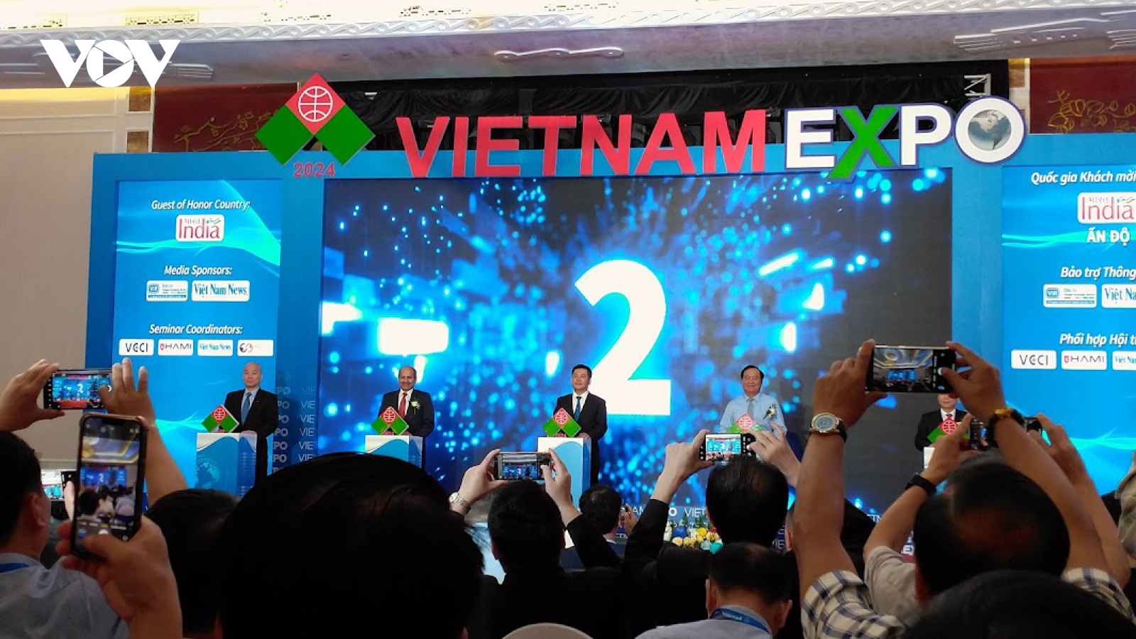 Khai mạc VIETNAM EXPO 2024 duy trì hoạt động kết nối giao thương B2B