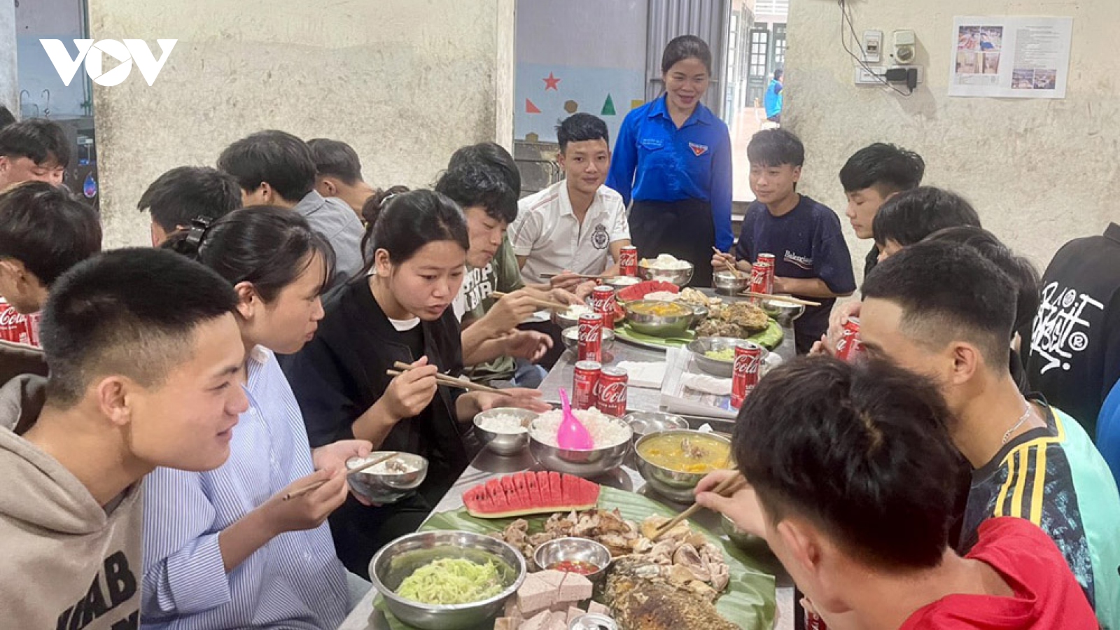 Bữa cơm yêu thương tiếp sức mùa thi ở biên giới Lai Châu