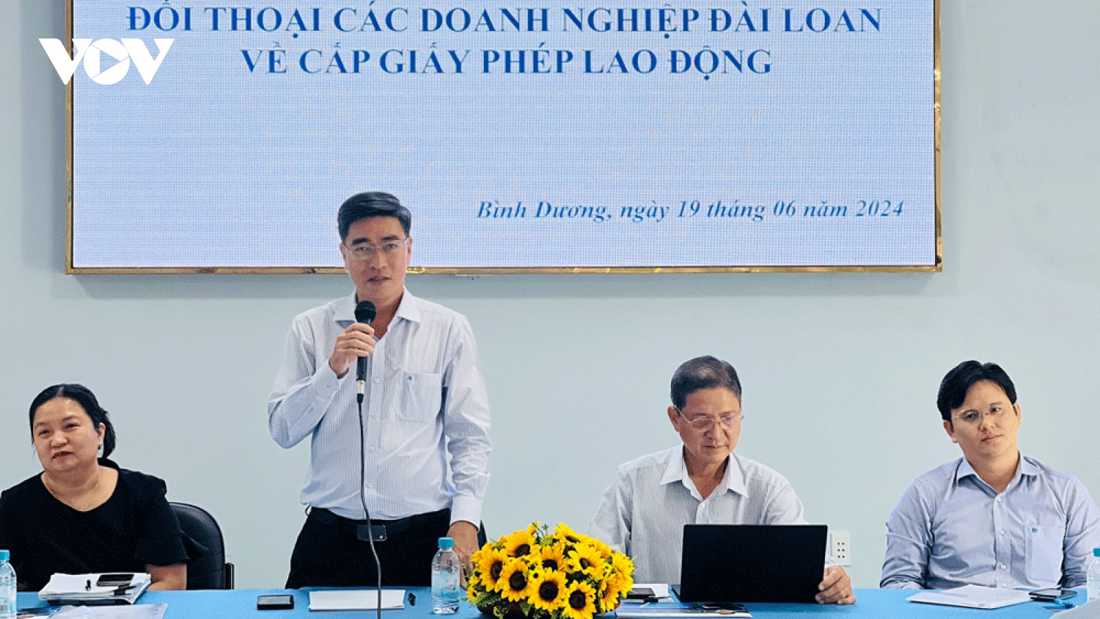 Bình Dương lắng nghe, gỡ khó trong cấp phép cho lao động nước ngoài