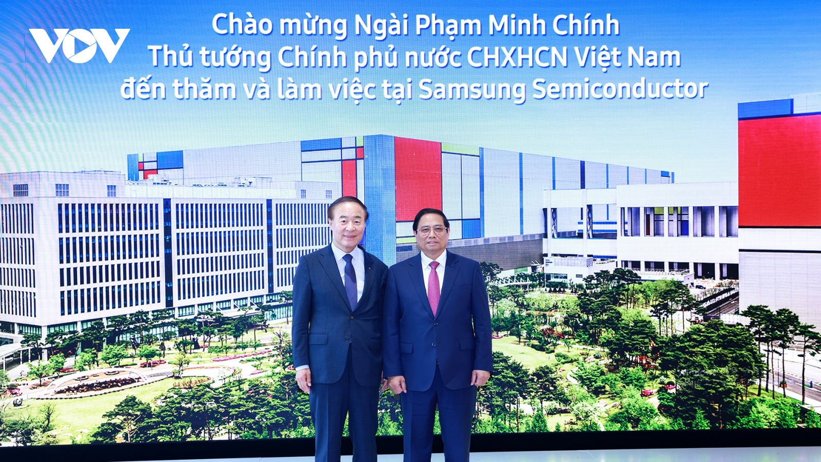 Thủ tướng Phạm Minh Chính thăm Tổ hợp bán dẫn của Tập đoàn Samsung