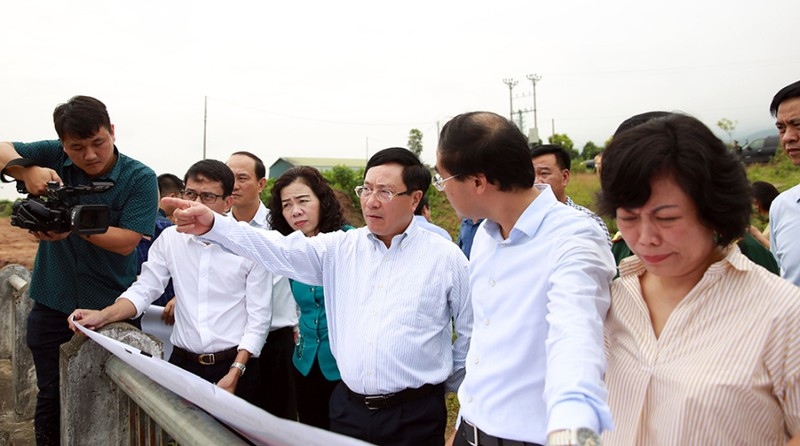 Phó Thủ tướng Phạm Binh Minh thị sát khu vực biên giới tại Lào Cai