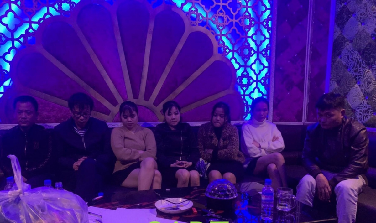 7 nam, nữ sử dụng ma túy trong quán karaoke