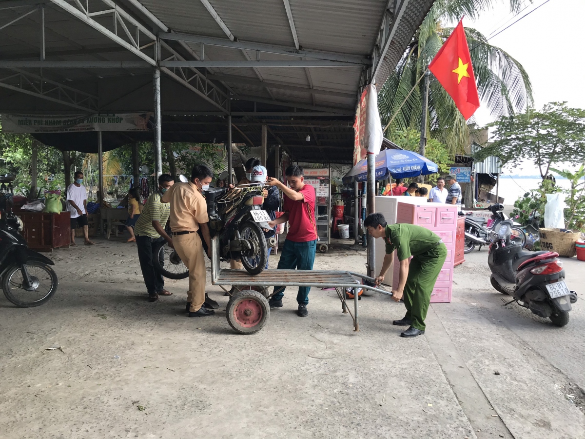 Sạt lở bờ sông Hậu, 6 căn nhà trôi sông ngày mồng 3 Tết