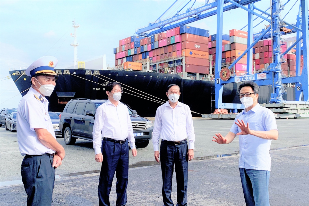 Phó Thủ tướng Vũ Đức Đam kiểm tra công tác phòng, chống dịch tại Cụm cảng Tân Cảng-Cái Mép