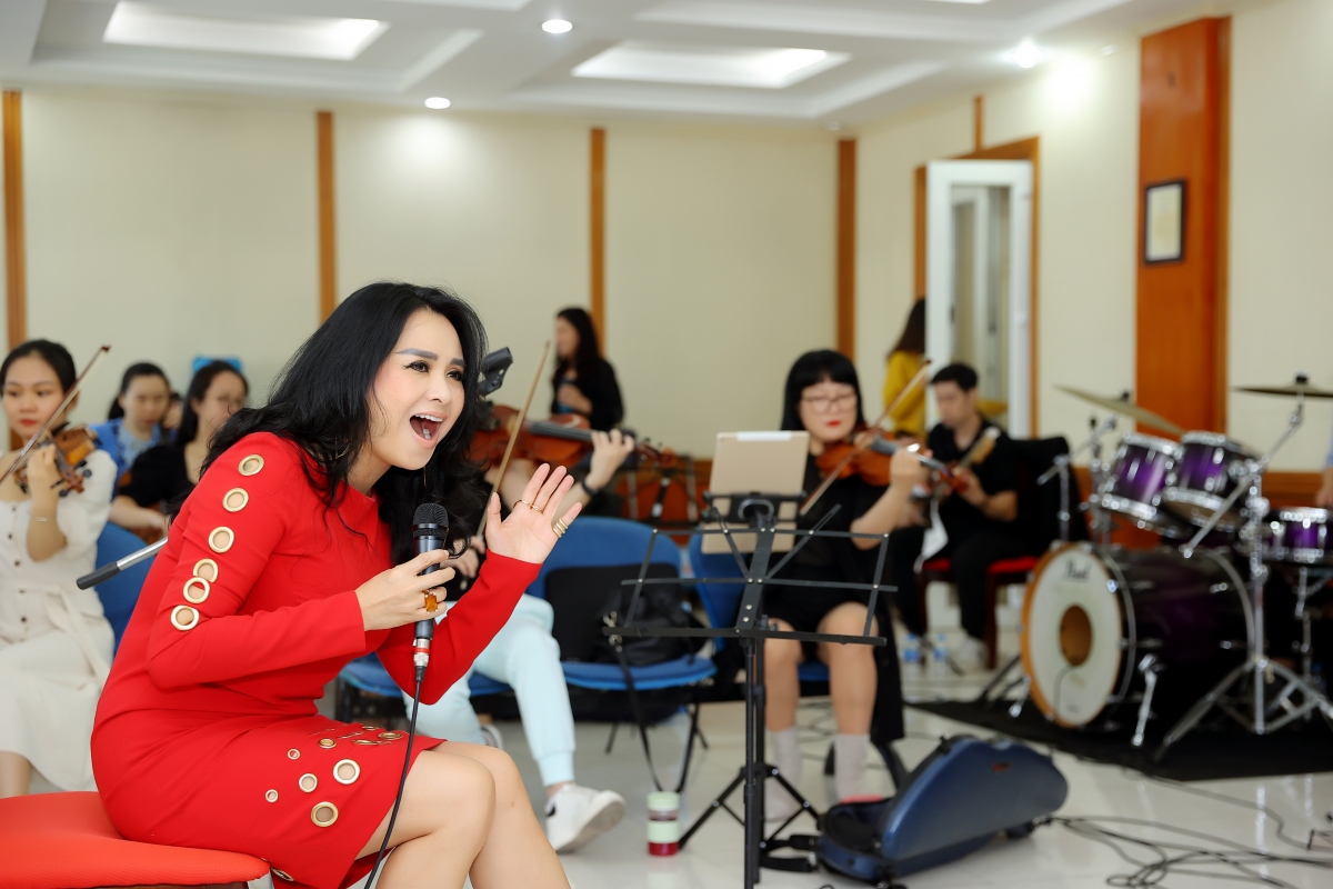 Con rể làm khách mời đặc biệt trong chương trình “Con đường âm nhạc” của diva Thanh Lam