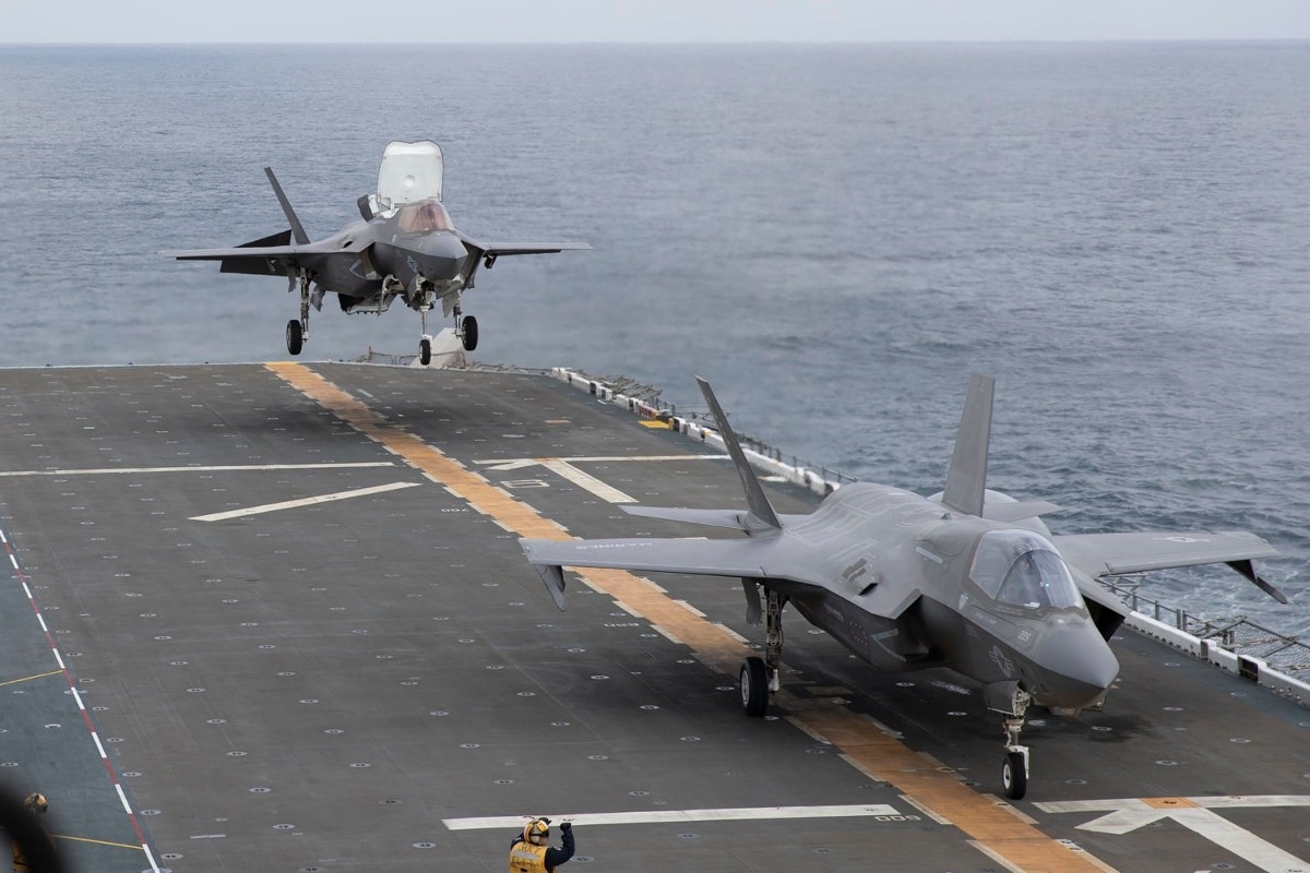 F-35B Lightning II diễn tập cất-hạ cánh trên tàu tấn công đổ bộ USS Tripoli