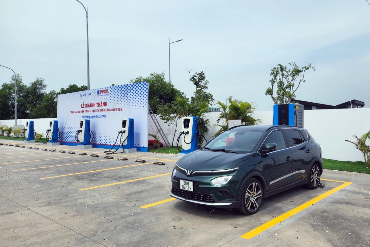 Khánh thành trạm sạc xe điện đầu tiên tại cửa hàng xăng dầu ở Hải Phòng