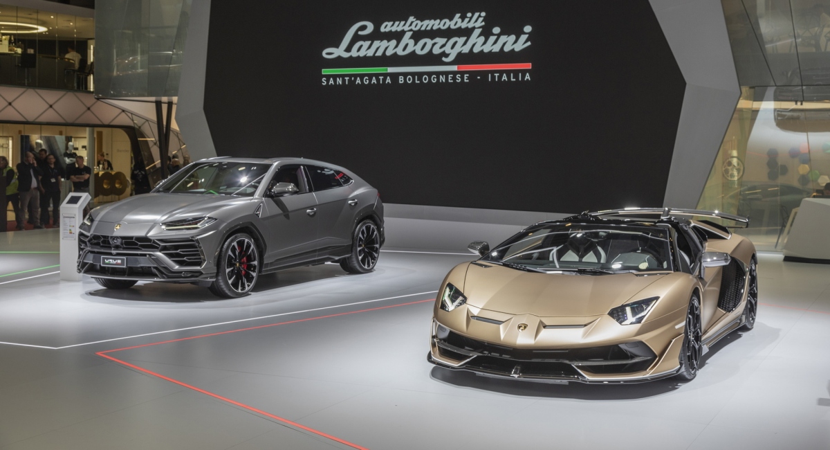 2019-lamborghini-booth-geneva.jpg