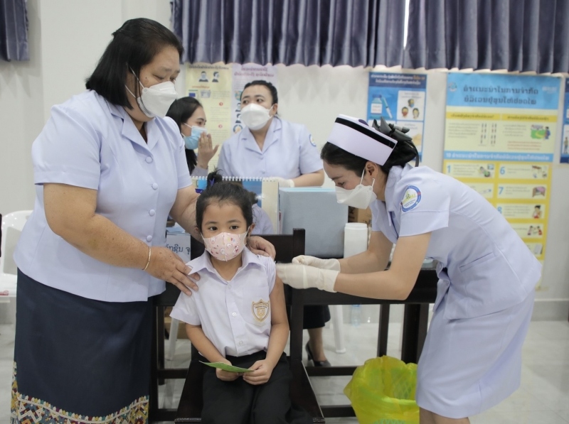 Lào mở rộng đối tượng tiêm vaccine ngừa Covid-19