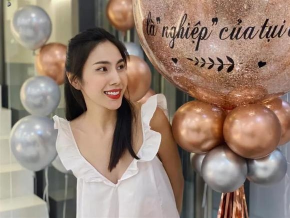 Chuyện showbiz: Thủy Tiên được người hâm mộ bí mật tổ chức sinh nhật tại nhà