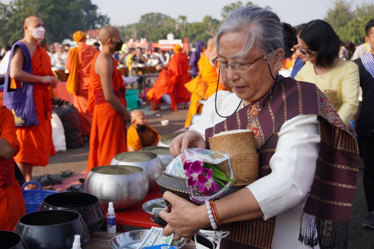 Nét đẹp văn hóa tín ngưỡng trong đêm hội Thatluang của người dân Lào