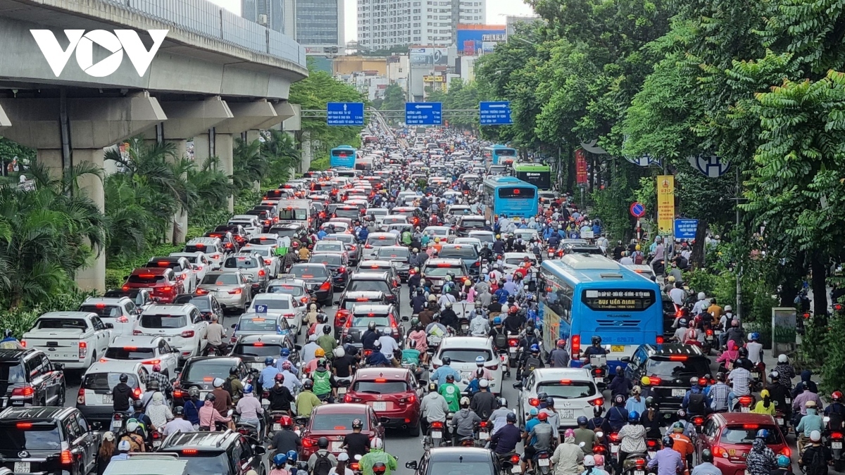 Phí đường bộ: Cần giảm sâu hơn, dài hơi hơn nữa