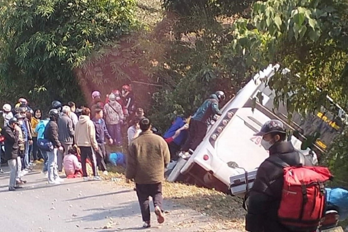Ô tô khách 47 chỗ bị lật ở khu vực Đèo Cón (Phú Thọ)