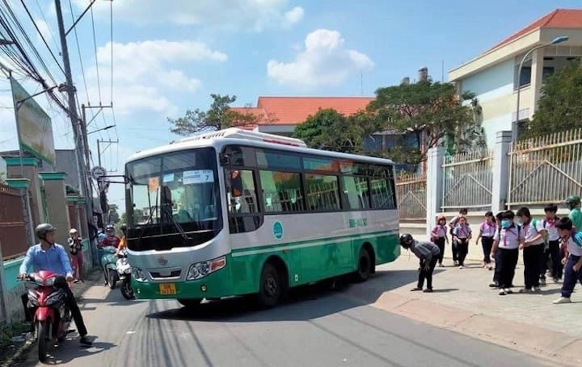 Dịch vụ xe đưa đón học sinh, lại cảnh báo thiếu an toàn