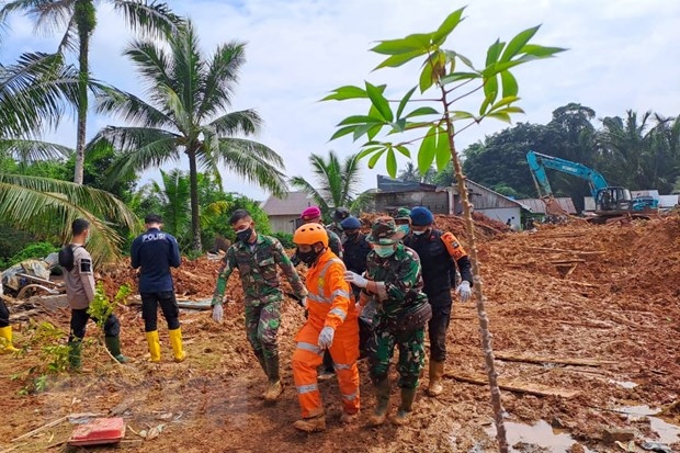 Số người chết do lở đất ở Indonesia tăng lên gần 40 người