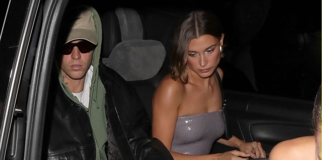 Hailey Baldwin diện đầm quây, khoe vai trần quyến rũ đi ăn tối cùng chồng