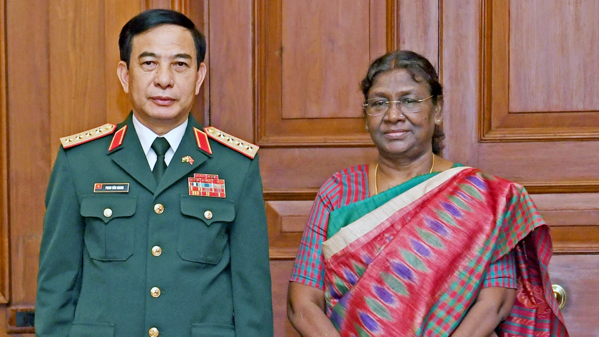 Bộ trưởng Quốc phòng Việt Nam chào xã giao Tổng thống Ấn Độ