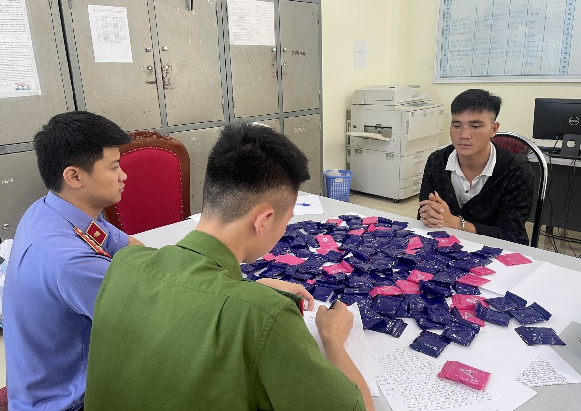 Bắt đối tượng ở Sơn La mang theo 27.000 viên ma túy tổng hợp