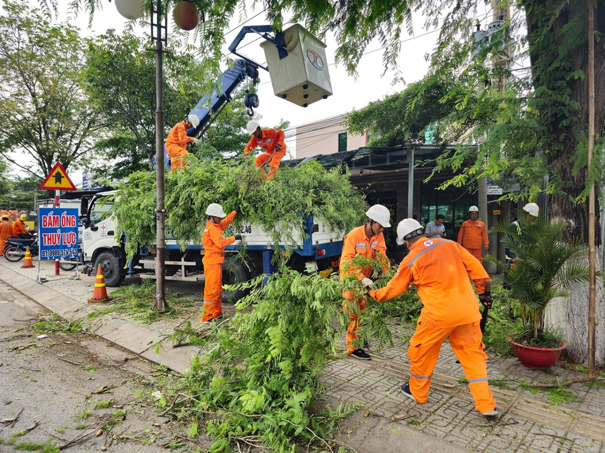 Tổng công ty Điện lực miền Nam: Chủ động ứng phó, đảm bảo cung cấp điện mùa mưa bão